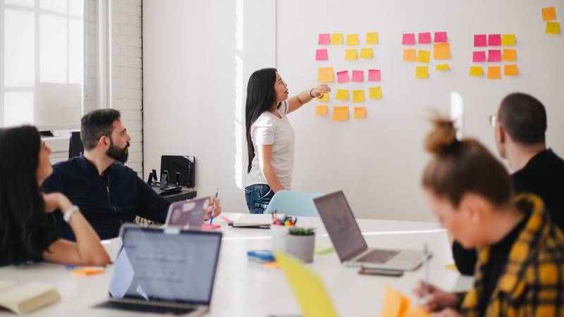 記事外注のコストを最適化する事業者のイメージ